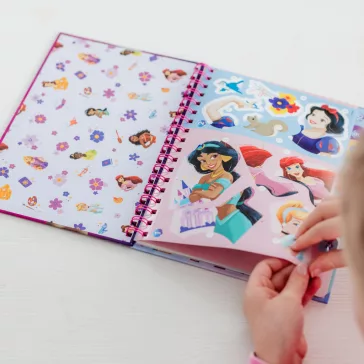 Disney Hercegnők Story puzzle matrica és színező szett