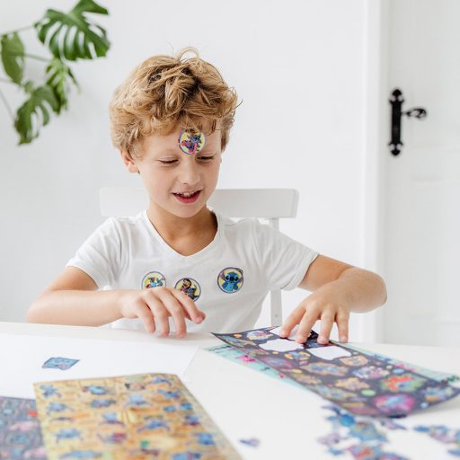 Disney Lilo és Stitch, A csillagkutya Extrovert Super matrica szett játékkal