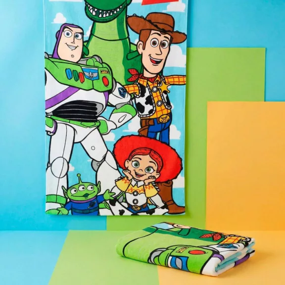 Disney Játékháború Crew fürdőlepedő, strand törölköző 70x140cm (Fast Dry)