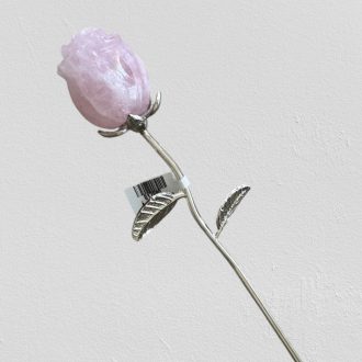 Rózsakvarc ásványrózsa fém száron – 16 cm