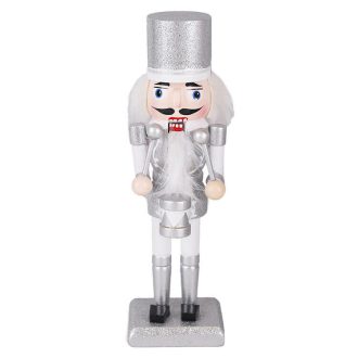   Diótörő (dobos, ezüst színű ruhában, elegáns kalappal)