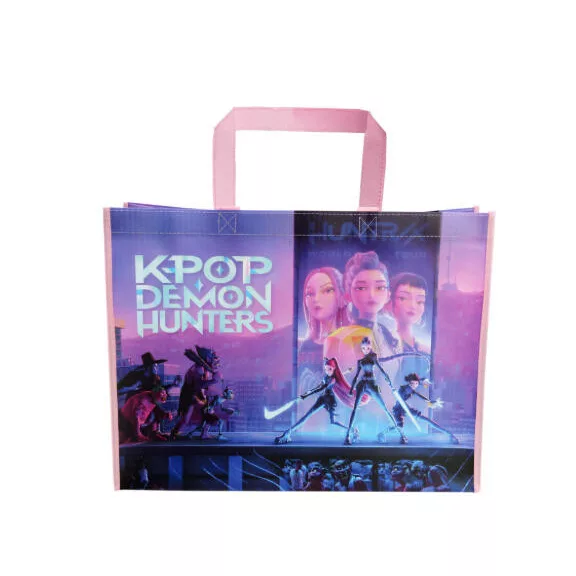 K-pop Démonvadászok World Tour bevásárlótáska 44 cm K-pop Démonvadászok World Tour bevásárlótáska 44 cm