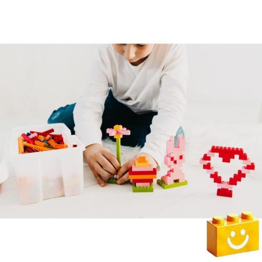 Q-BRiCKS | 750 db-os vegyes, 100% kompatibilis építőkocka készlet vidám virág színekben (alapkockák)